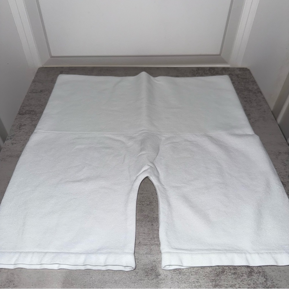 Seamless Apparel One Size - White - Picture 2 of 5